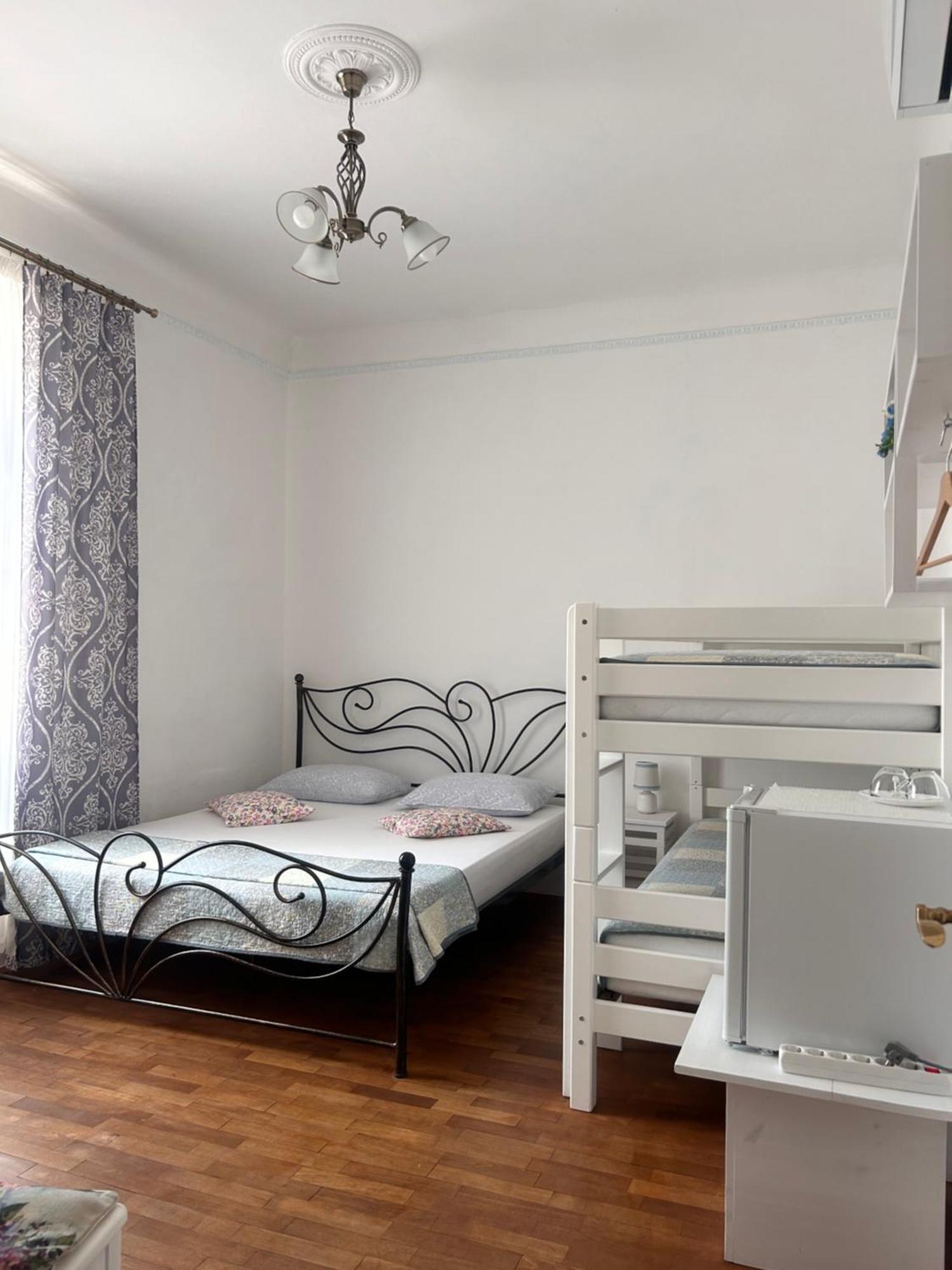 Guest House Izola Exterior foto